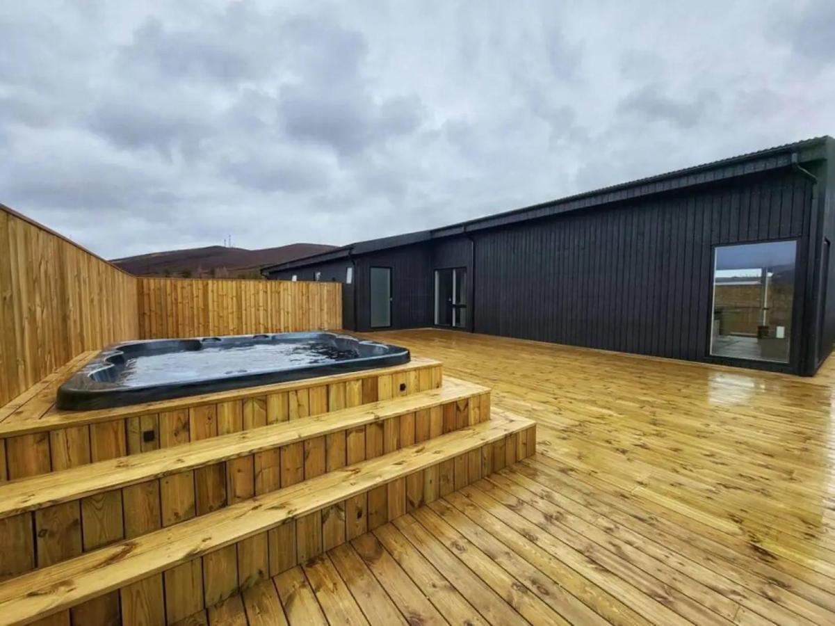 Luxury Log Home With A Hot Tub Selfoss Exterior photo