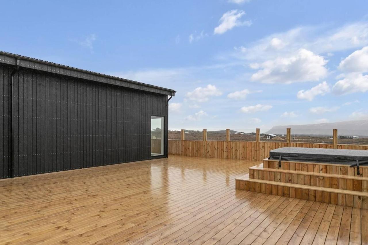 Luxury Log Home With A Hot Tub Selfoss Exterior photo