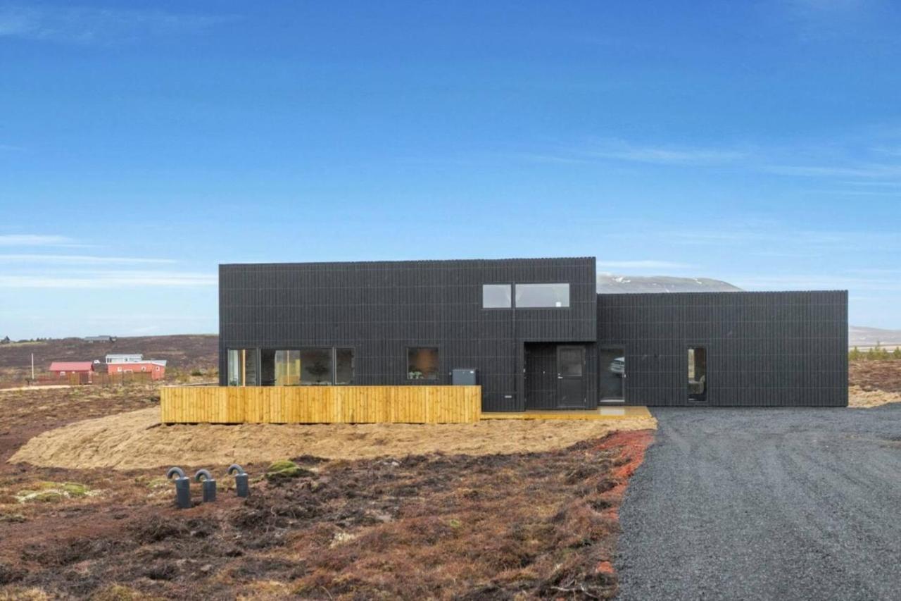 Luxury Log Home With A Hot Tub Selfoss Exterior photo