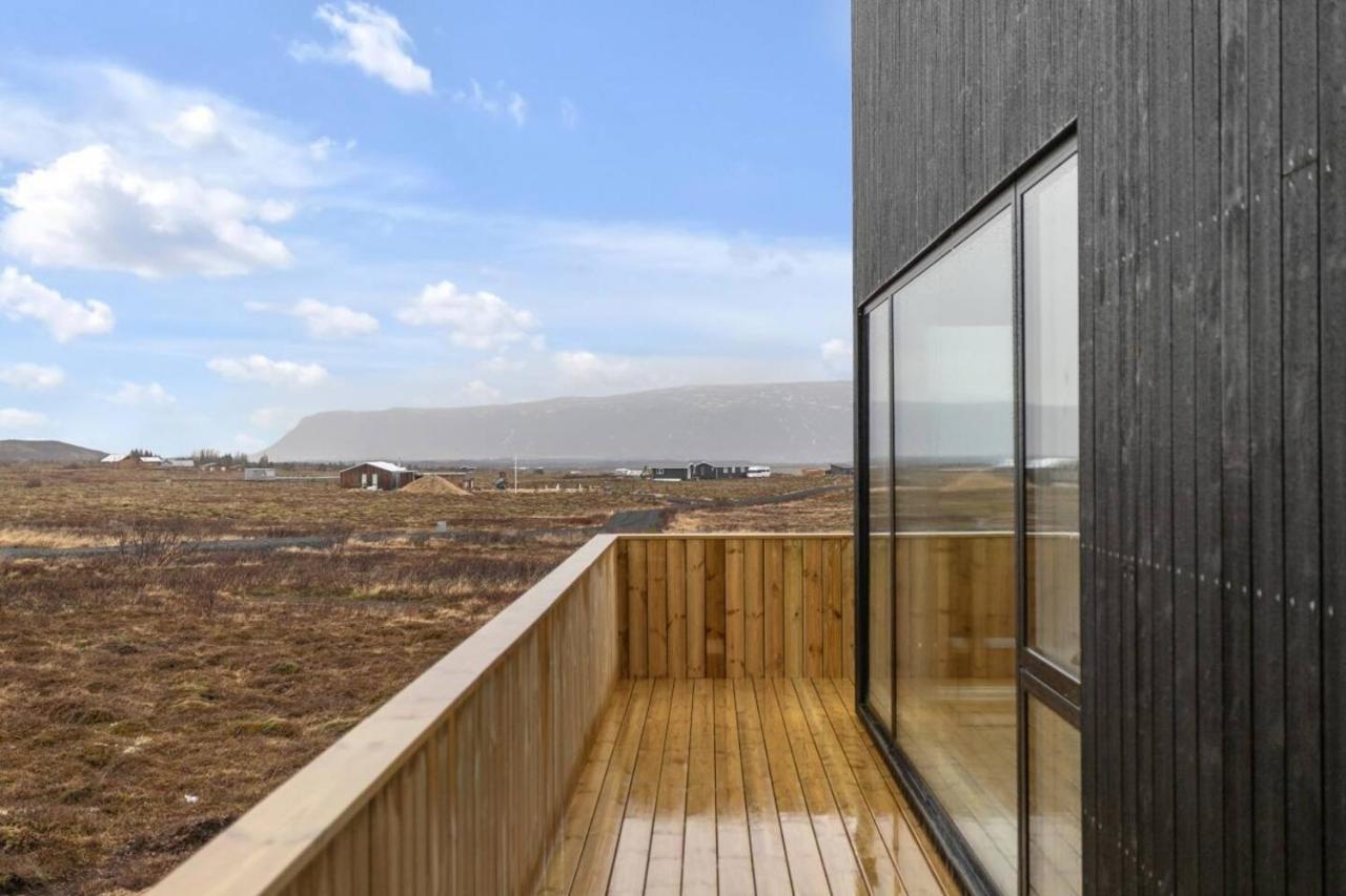 Luxury Log Home With A Hot Tub Selfoss Exterior photo