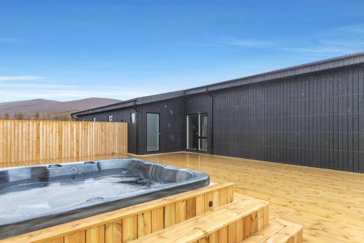 Luxury Log Home With A Hot Tub Selfoss Exterior photo